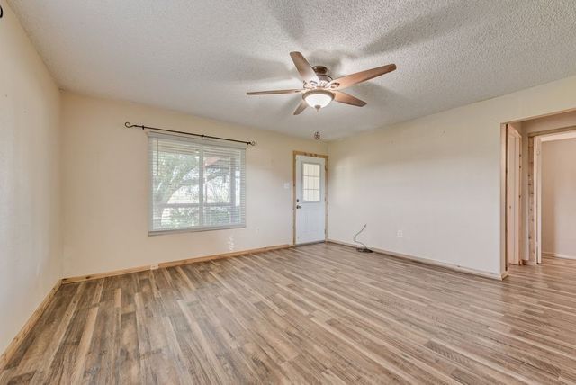 220 Crump Circle, Red Oak, TX 75154