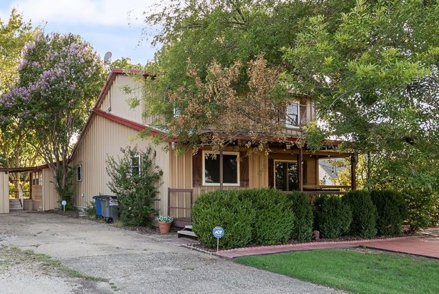 220 Crump Circle, Red Oak, TX 75154