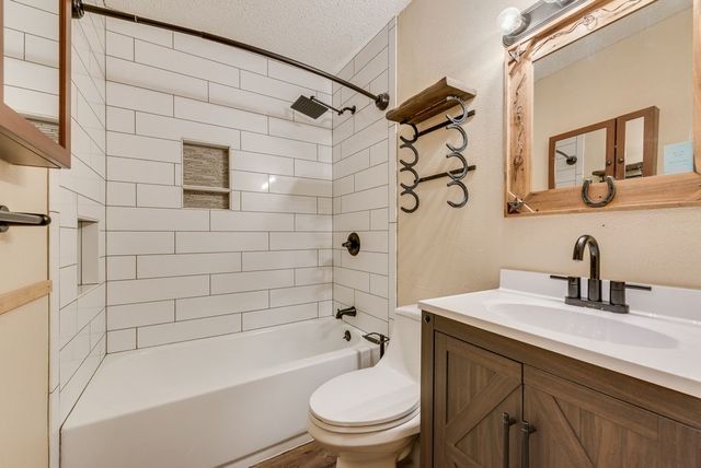 220 Crump Circle, Red Oak, TX 75154