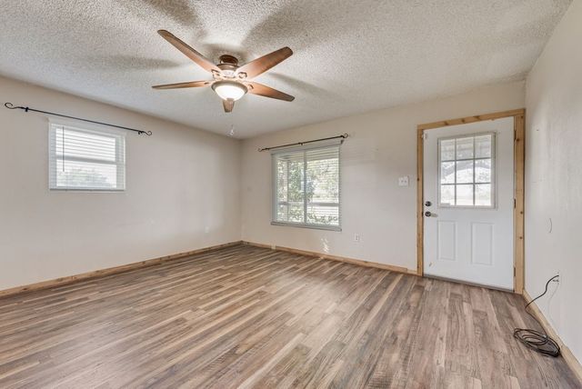 220 Crump Circle, Red Oak, TX 75154
