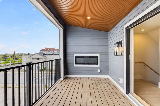 16 Northend Blvd 2, Salisbury, MA 01952