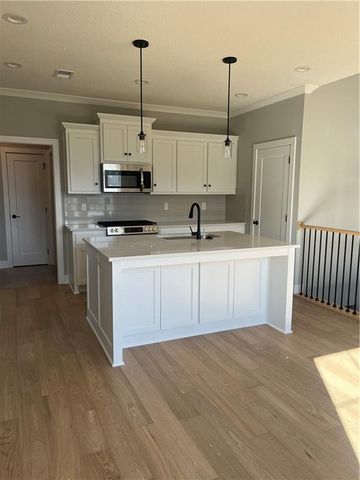 8213 Aurora Street, Lenexa, KS 66220