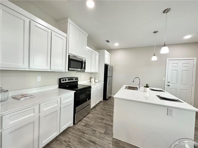 7710 N 58th Lane, Mission, TX 78573