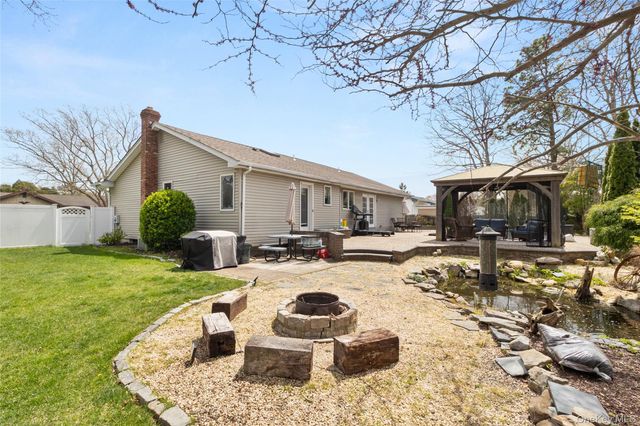 272 Edward Avenue, Medford, NY 11763