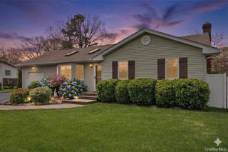 272 Edward Avenue, Medford, NY 11763