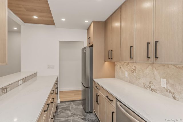5140 30 Avenue 4, Woodside, NY 11377
