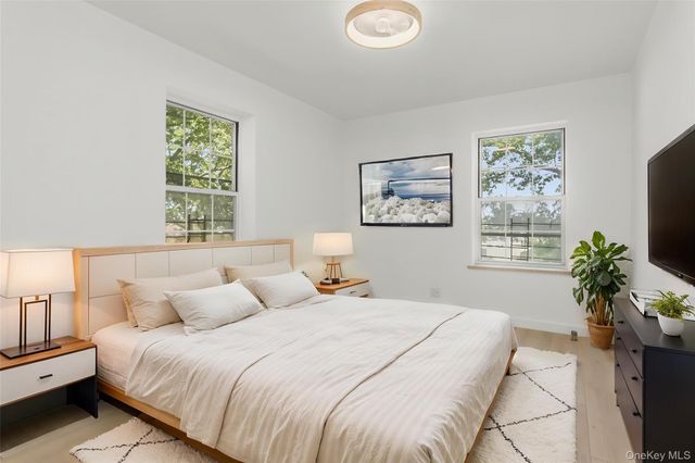 5140 30 Avenue 4, Woodside, NY 11377