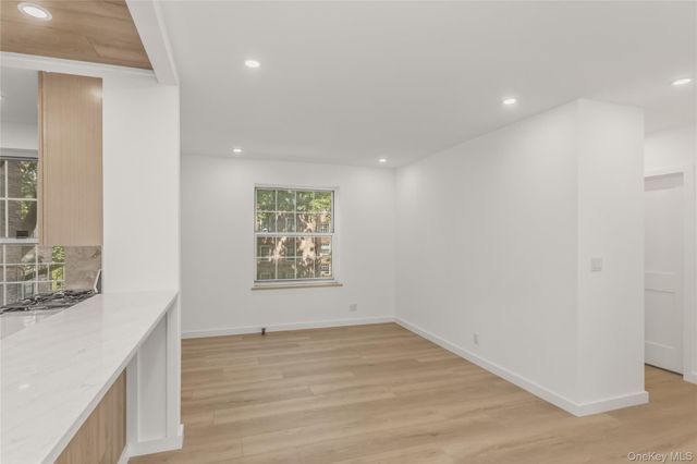 5140 30 Avenue 4, Woodside, NY 11377