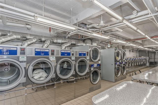 5140 30 Avenue 4, Woodside, NY 11377