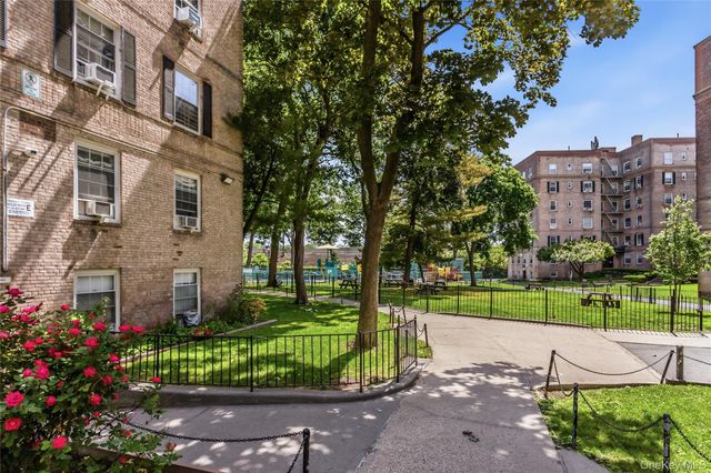 5140 30 Avenue 4, Woodside, NY 11377