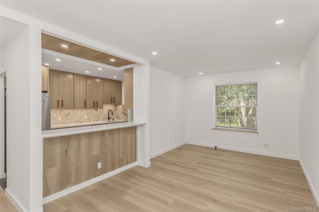 5140 30 Avenue 4, Woodside, NY 11377