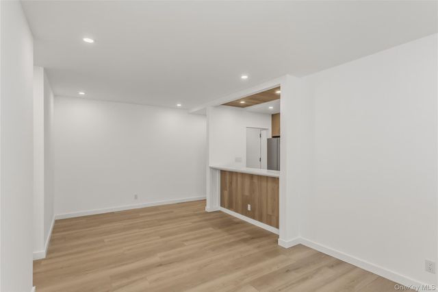 5140 30 Avenue 4, Woodside, NY 11377