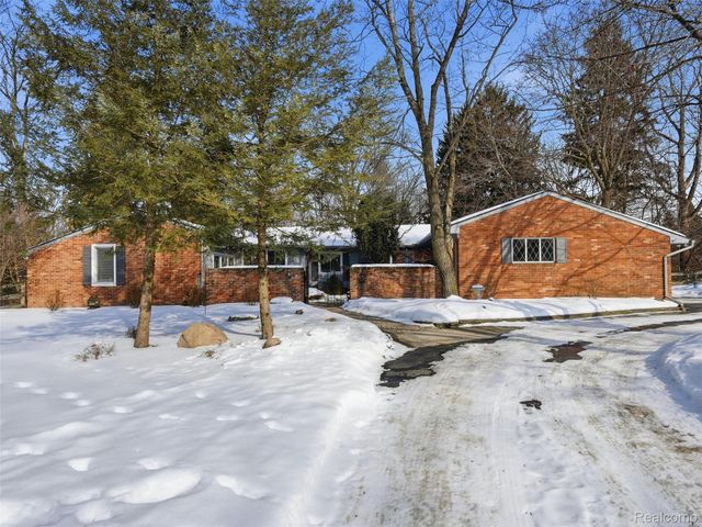 1063 Avon Circle E, Rochester Hills, MI 48309