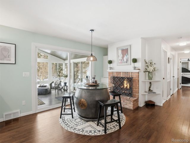 1063 Avon Circle E, Rochester Hills, MI 48309