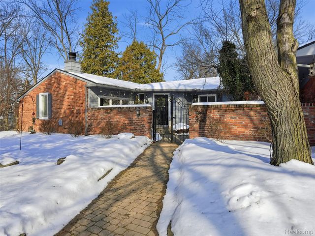 1063 Avon Circle E, Rochester Hills, MI 48309