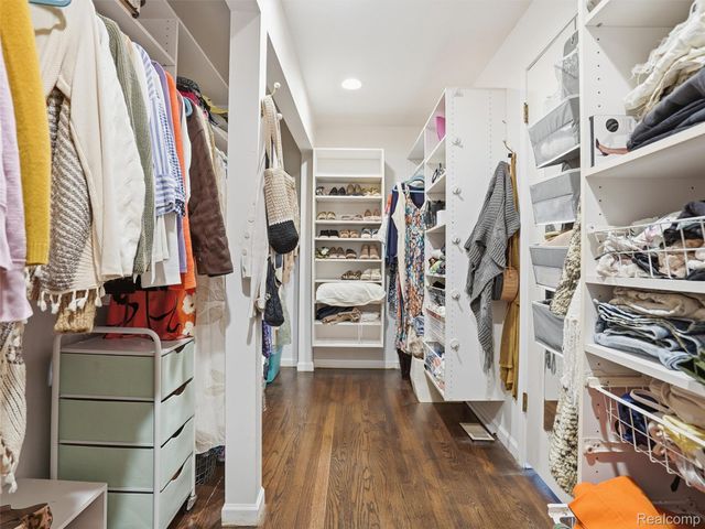 1063 Avon Circle E, Rochester Hills, MI 48309