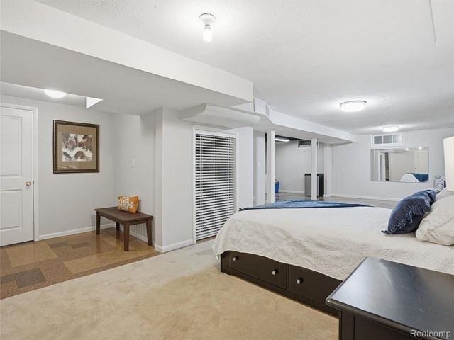 1063 Avon Circle E, Rochester Hills, MI 48309