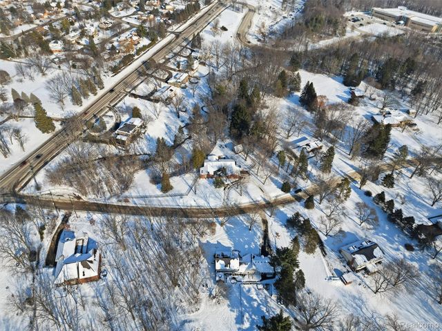 1063 Avon Circle E, Rochester Hills, MI 48309