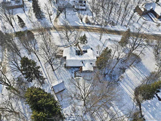 1063 Avon Circle E, Rochester Hills, MI 48309