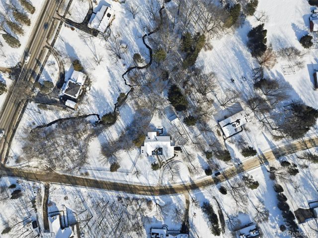 1063 Avon Circle E, Rochester Hills, MI 48309