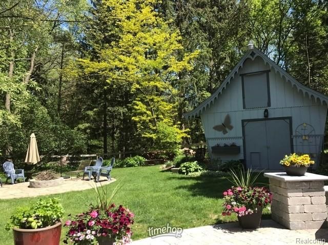 1063 Avon Circle E, Rochester Hills, MI 48309