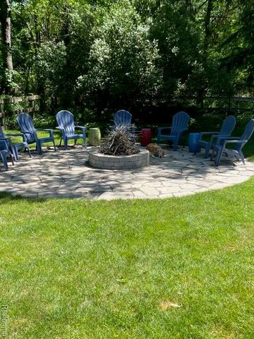 1063 Avon Circle E, Rochester Hills, MI 48309