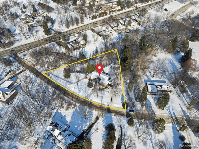 1063 Avon Circle E, Rochester Hills, MI 48309