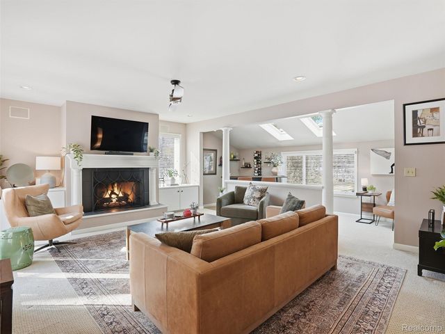 1063 Avon Circle E, Rochester Hills, MI 48309