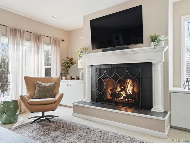 1063 Avon Circle E, Rochester Hills, MI 48309