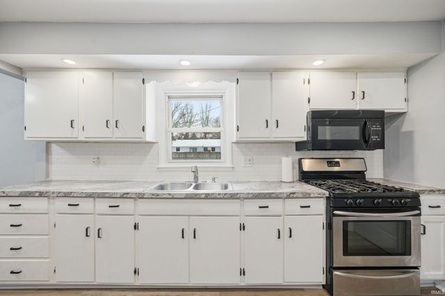 1905 N Riley Road, Muncie, IN 47304