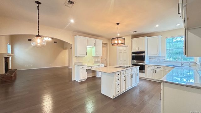 305 KENDALL PKWY, Boerne, TX 78015