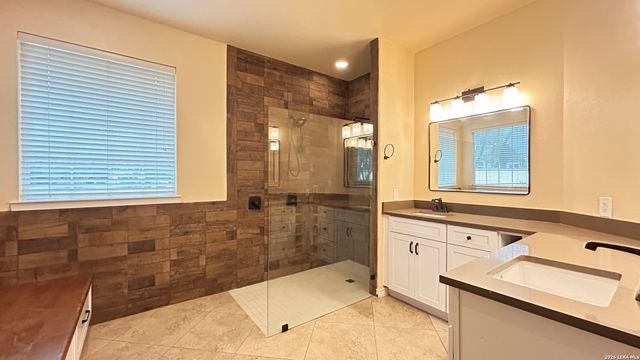 305 KENDALL PKWY, Boerne, TX 78015