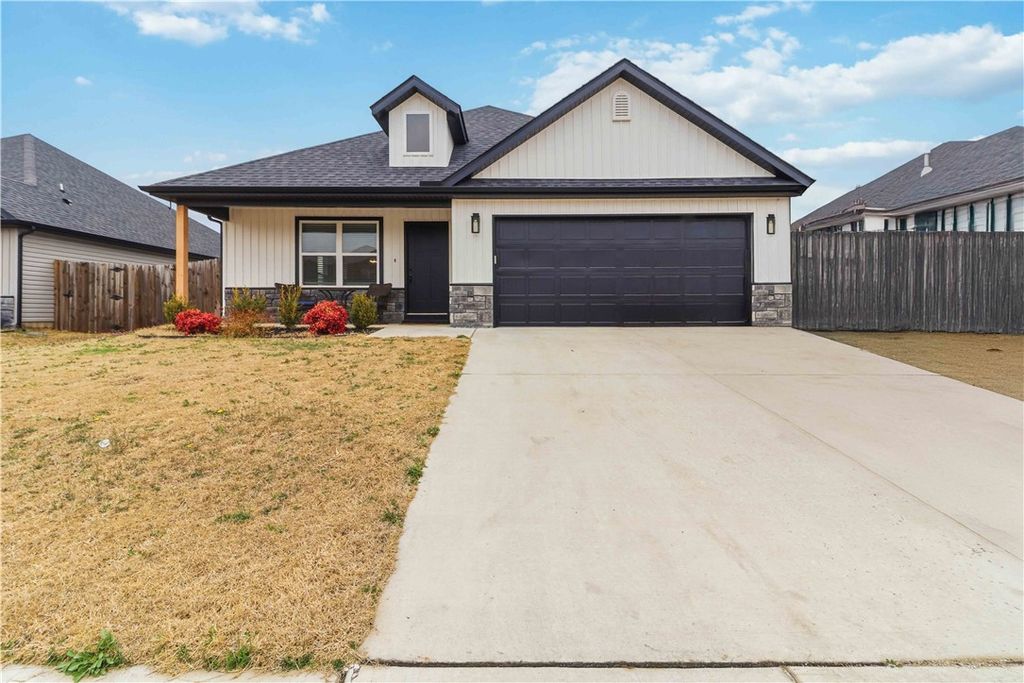 1110 Monarch Road, Centerton, AR 72719