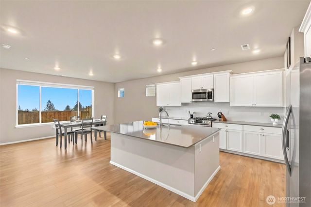 1323 Baker Heights Loop, Bremerton, WA 98312