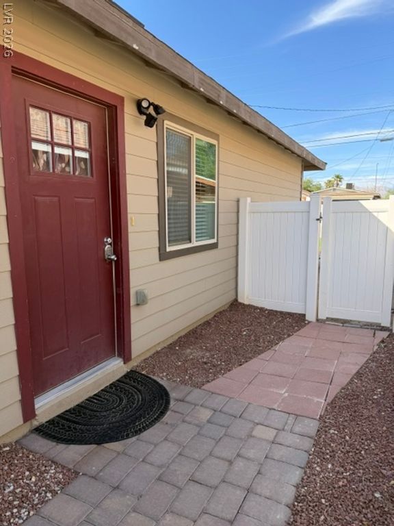 940 Miller Avenue, Las Vegas, NV 89106 — photo 2
