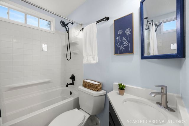 801 Sunset Circle, Streamwood, IL 60107