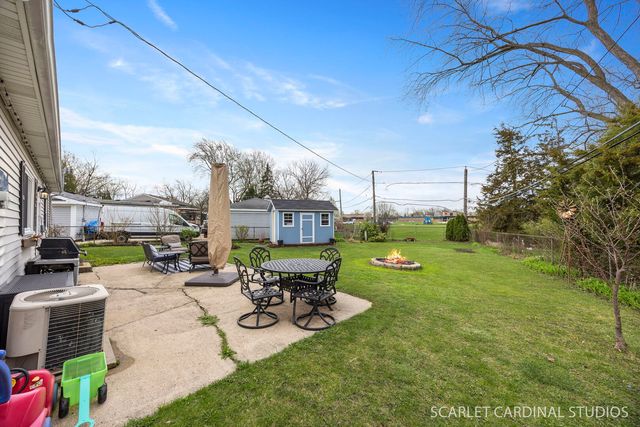 801 Sunset Circle, Streamwood, IL 60107