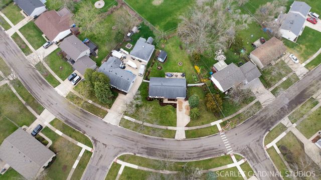 801 Sunset Circle, Streamwood, IL 60107