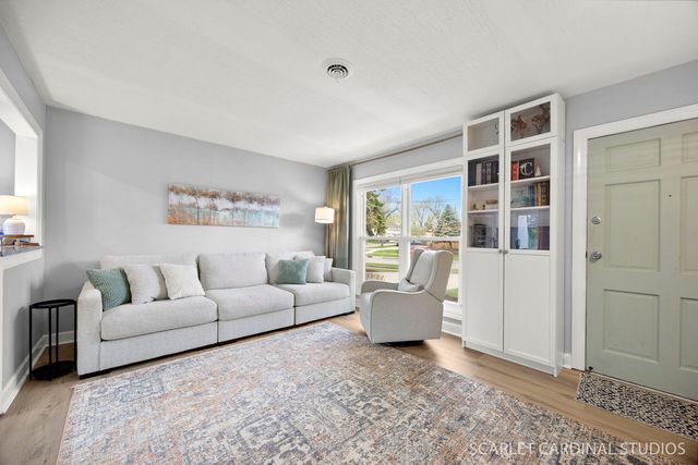 801 Sunset Circle, Streamwood, IL 60107