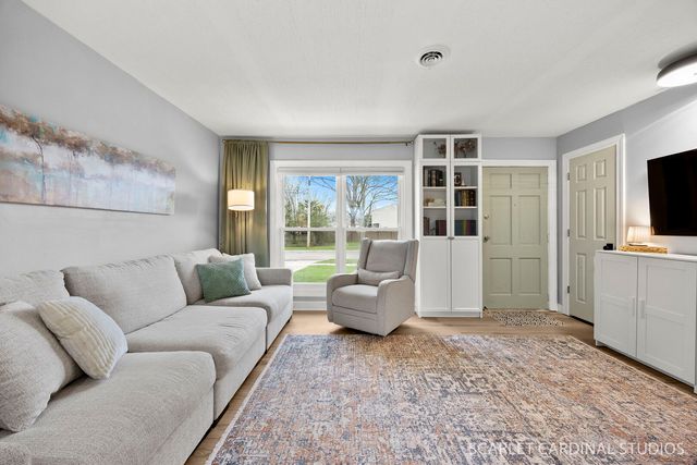 801 Sunset Circle, Streamwood, IL 60107