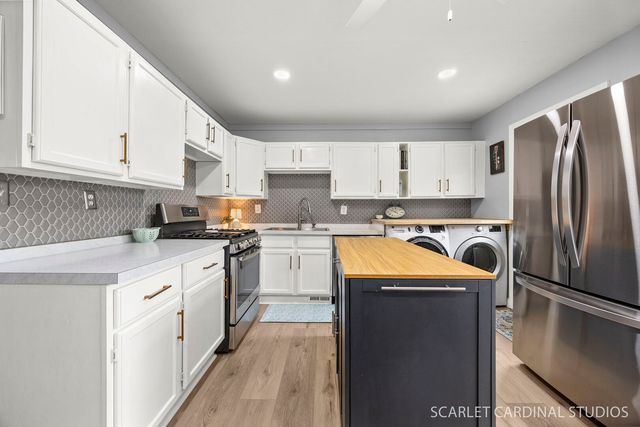 801 Sunset Circle, Streamwood, IL 60107