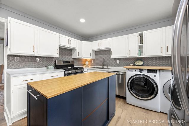 801 Sunset Circle, Streamwood, IL 60107