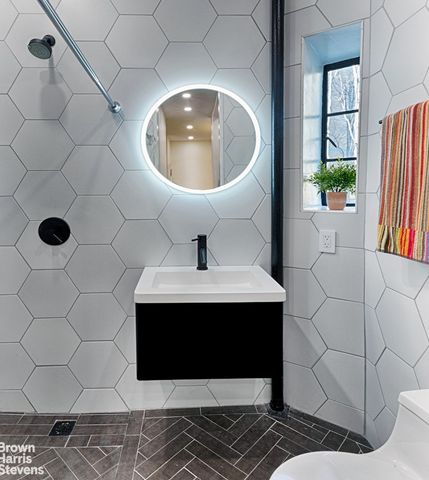 527 E 72nd St Apt 1B, New York City, NY 10021