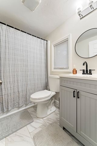 11 Scenic Ave, Webster, MA 01570