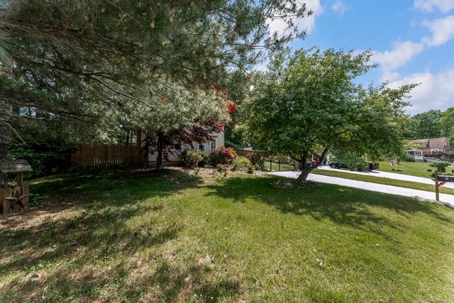 11 Scenic Ave, Webster, MA 01570