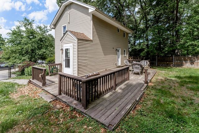 11 Scenic Ave, Webster, MA 01570