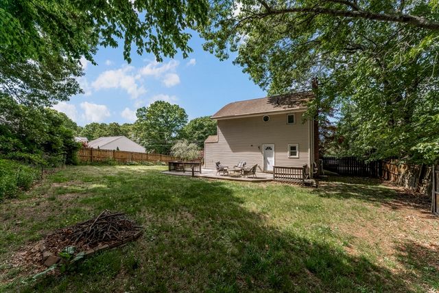 11 Scenic Ave, Webster, MA 01570