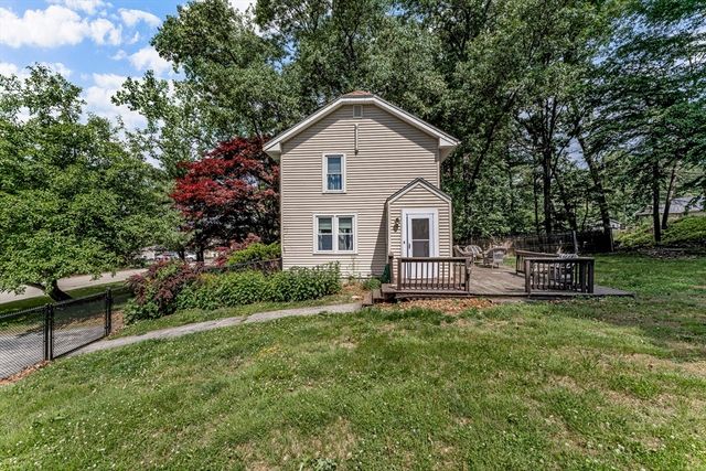 11 Scenic Ave, Webster, MA 01570
