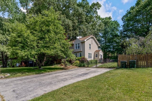 11 Scenic Ave, Webster, MA 01570