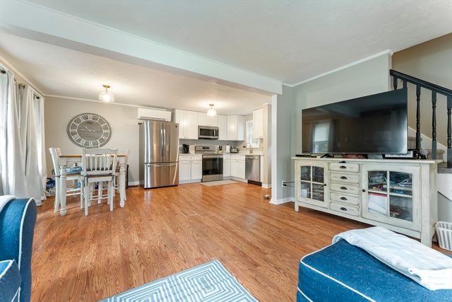 11 Scenic Ave, Webster, MA 01570